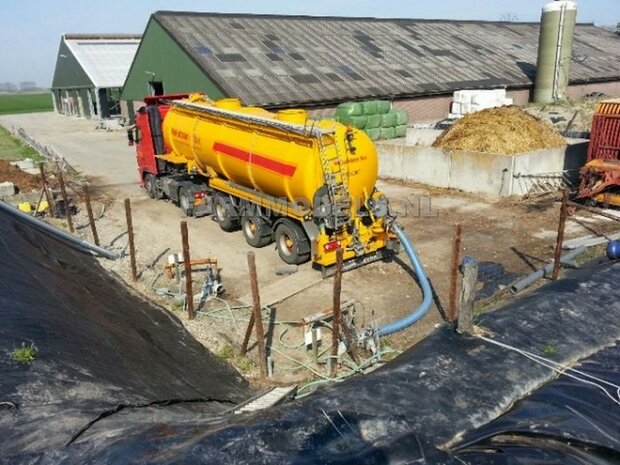 Flensplaat + 90 graden Bocht = draaibaar stuk t.b.v. buis &Oslash; 5 mm 1:32