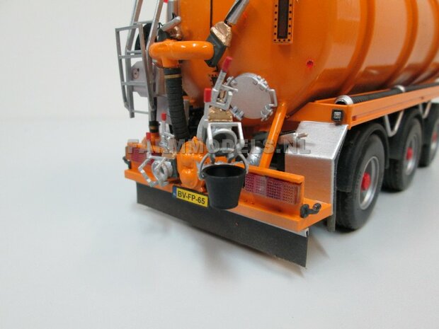 Mestoplegger + SuperSingle Banden (VMA / D-Tec) 3 asser mest trailer (slurrytanker) Bouwpakket Basis 1:32 (HTD)          