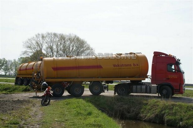 Mestoplegger + SuperSingle Banden (VMA / D-Tec) 3 asser mest trailer (slurrytanker) Bouwpakket Basis 1:32 (HTD)          