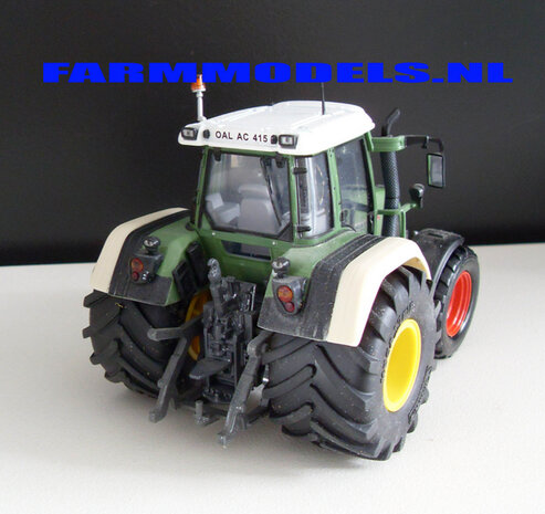 2x Spatbordverbreders Fendt 415 / 818 en 820 UH  1:32 