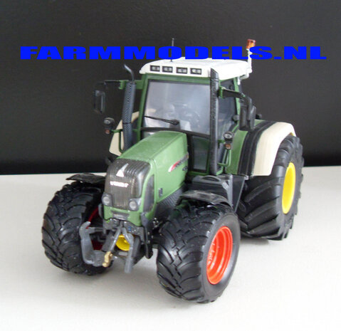 2x Spatbordverbreders Fendt 415 / 818 en 820 UH  1:32 