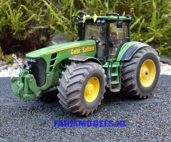 340. John Deere 8530 full options (met opgeklapte fronthef)