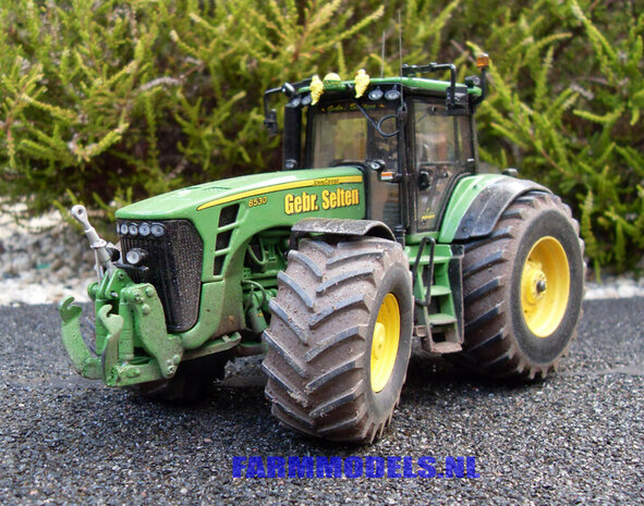 340. John Deere 8530 full options (met opgeklapte fronthef)