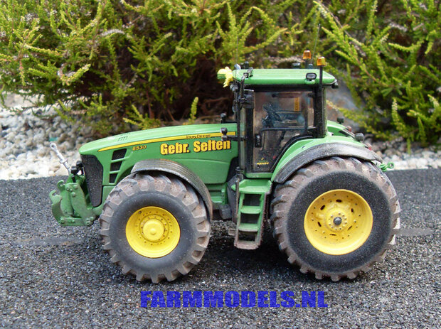 340. John Deere 8530 full options (met opgeklapte fronthef)