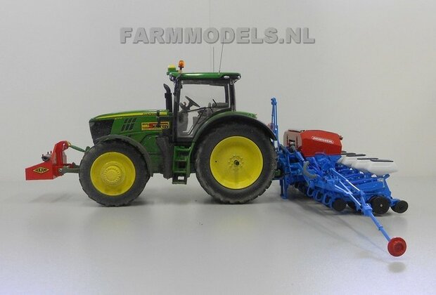 040. John Deere 6210 met Monosem ma&iuml;s zaaier en Heykamp frontbak