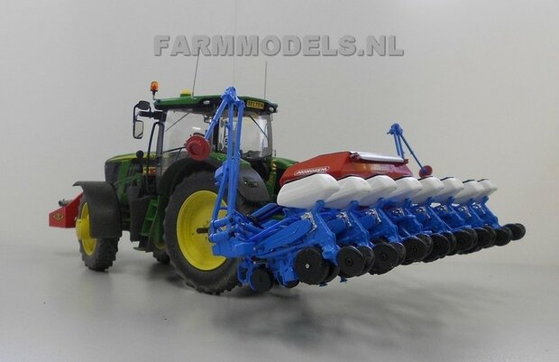 040. Monosem fronttank met ma&iuml;s zaaier, gemonteerd op Fendt, John Deere, New Holland of Claas...