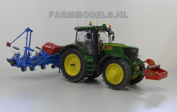 040. Monosem fronttank met ma&iuml;s zaaier, gemonteerd op Fendt, John Deere, New Holland of Claas...