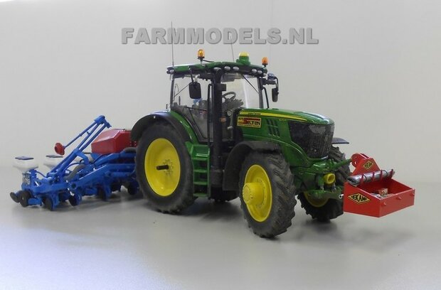 040. John Deere 6210 met Monosem ma&iuml;s zaaier en Heykamp frontbak