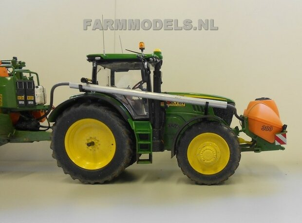 327. John Deere 6210R met Amazone UX 5200 Veldspuit en Amazone fronttank FT 1001 Agri Service Selten