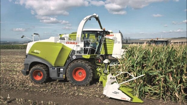 Claas Jaguar 860 op Brede banden + 1x Orbis 750 + PU 300 graspickup &amp; koel roosters geplaatst op hakselaar 1:32, Wiking