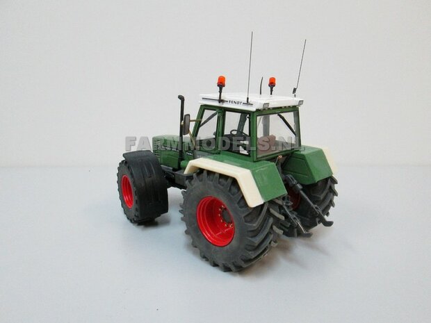 2x Spatbordverbreders geschikt voor de Fendt 615/ 612 WeiseToys 1:32 