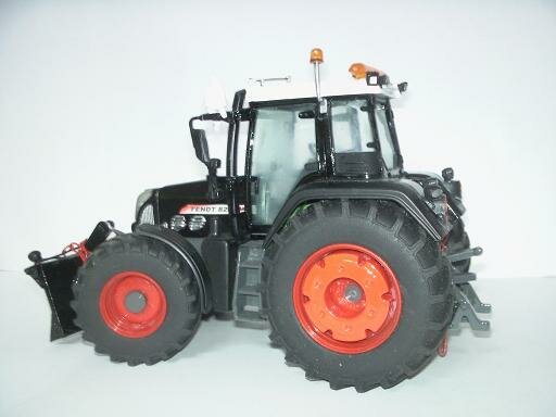 150. Fendt 820 Black Beauty 