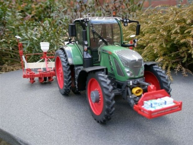 149. Fendt 724 cultuur met bietenzaaier