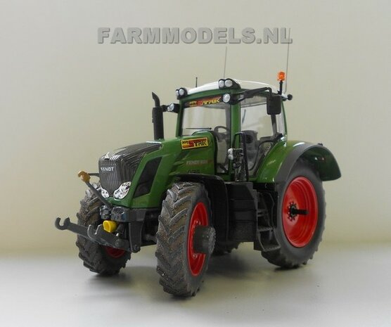 039. Fendt 828 rondom op smalle Ma&iuml;sset banden