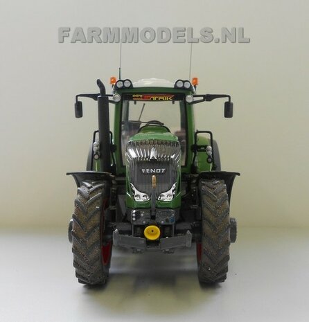 039. Fendt 828 rondom op smalle Ma&iuml;sset banden