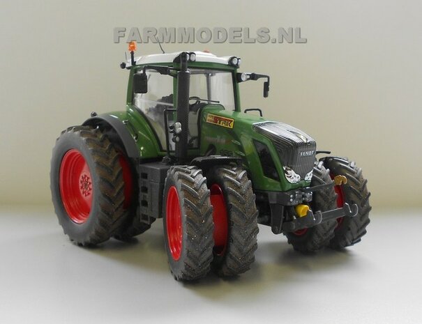 039. Fendt 828 rondom op smalle Ma&iuml;sset banden