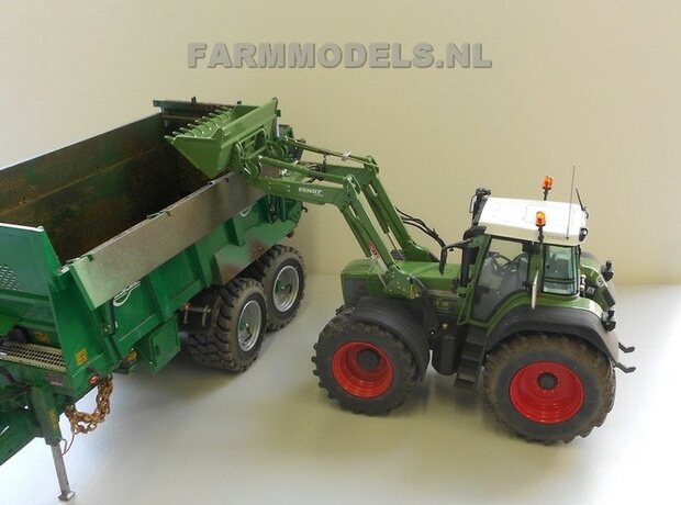 173. Fendt 822 / 824 met voorlader en brede banden