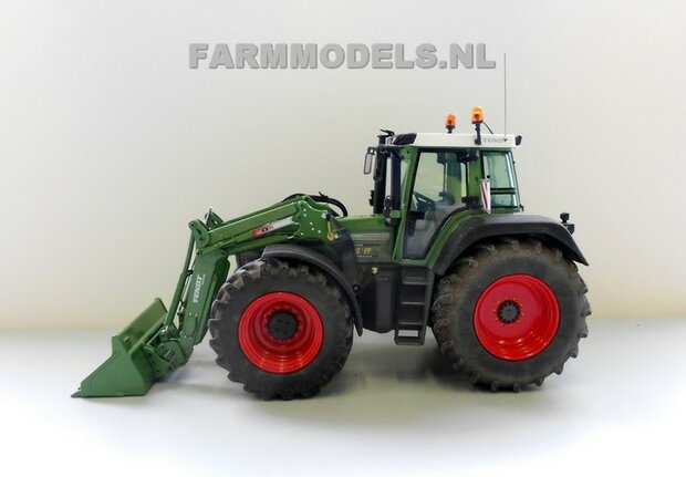 173. Fendt 822 / 824 met voorlader en brede banden