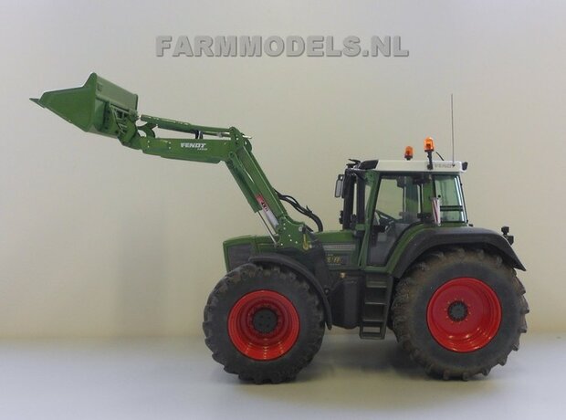 173. Fendt 822 / 824 met voorlader en brede banden