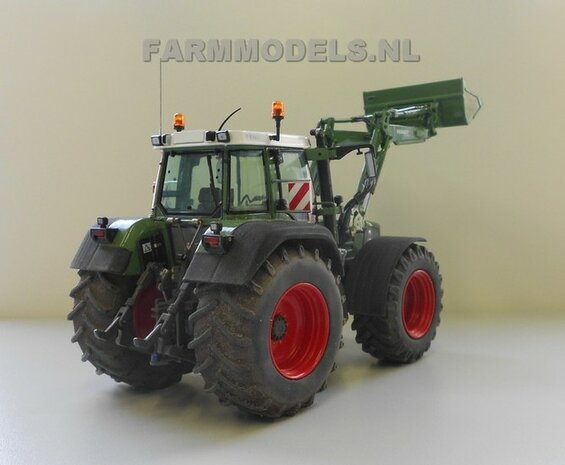 173. Fendt 822 / 824 met voorlader en brede banden