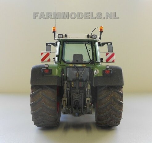 173. Fendt 822 / 824 met voorlader en brede banden