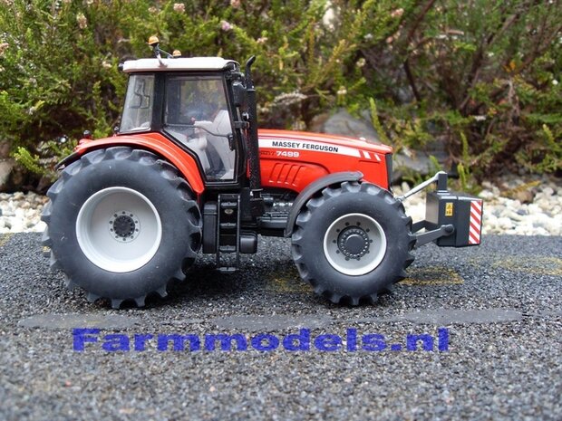 490. MF 7499 op brede sloffen