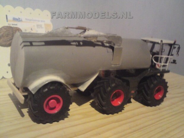 416. Claas Xerion 3800 Saddletrack, met oplegger tank en bouwland injecteur.