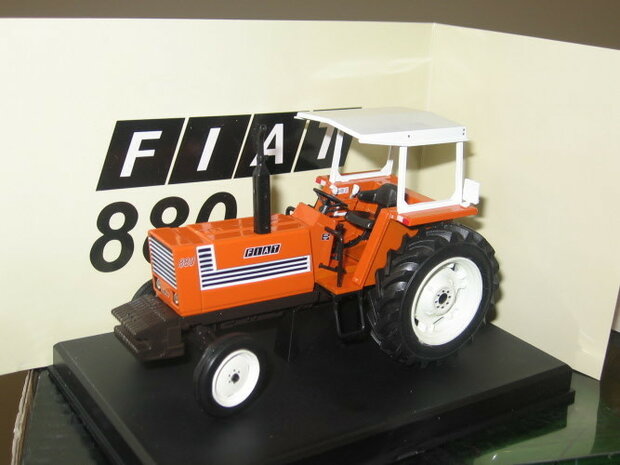 FIAT 880 2WD met Zonnedak 1:32 Replicagri REP078 