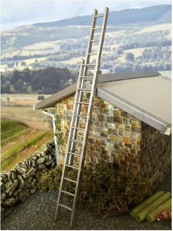 Ladder uitschuifbaar aluminium / wit metaal 1:32 (WM056)              