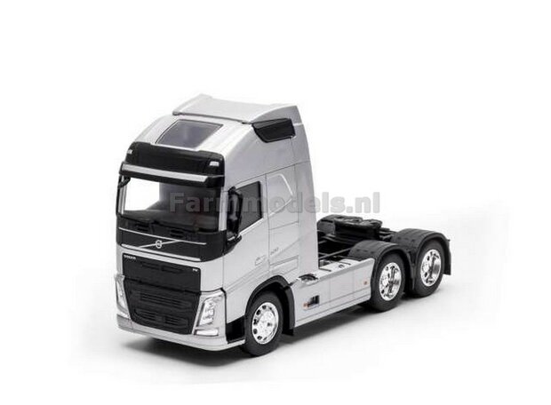 SILVER GRAY Volvo FH 6x4 3 Axle 1:32 WELLY  WEL32690Ls 