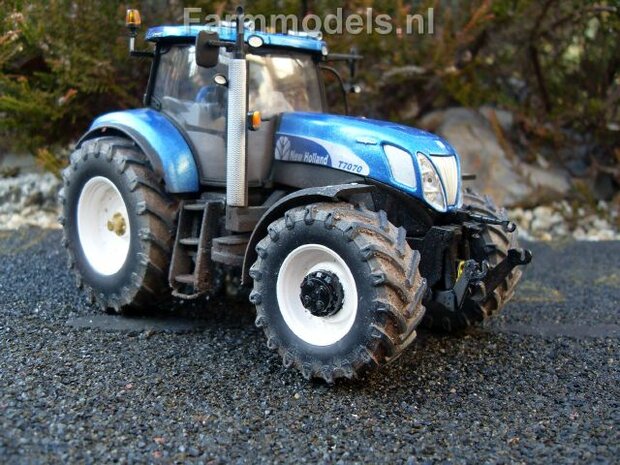 550. Vervuilde New Holland Blue Power T7070 