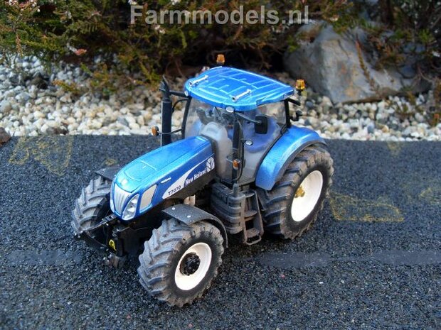 550. Vervuilde New Holland Blue Power T7070 