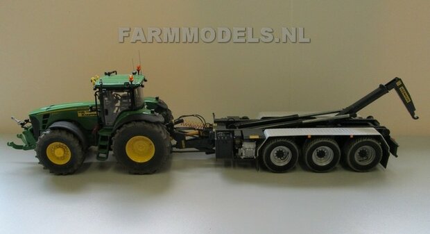 351. John Deere 8530 met VMR Carrier en puin containers