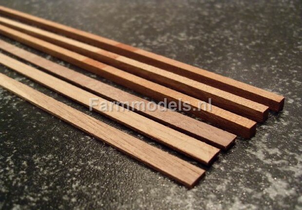 Hout (Balk) Donker Mahony /Sapelly /Walnut afmeting 3 mm x 3 mm x ong. 500 mm  (4 stuks)