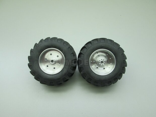 &Oslash; 62 mm: JOHN DEERE 7710: 2x Brede banden + ALUMINIUM Velgen BLANK geleverd, geschikt voor de John Deere 7710/ 7800 Schuco 1:32 