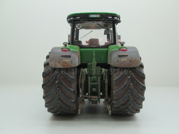 EXAMPLE PICTURE   John Deere 7310 Farmmodels editie, Brede banden + zwarte velgen + nieuwe spatborden + dust look 1:32   