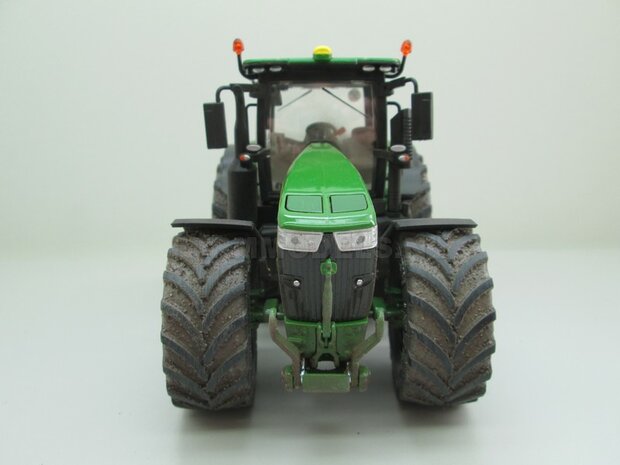 EXAMPLE PICTURE   John Deere 7310 Farmmodels editie, Brede banden + zwarte velgen + nieuwe spatborden + dust look 1:32   