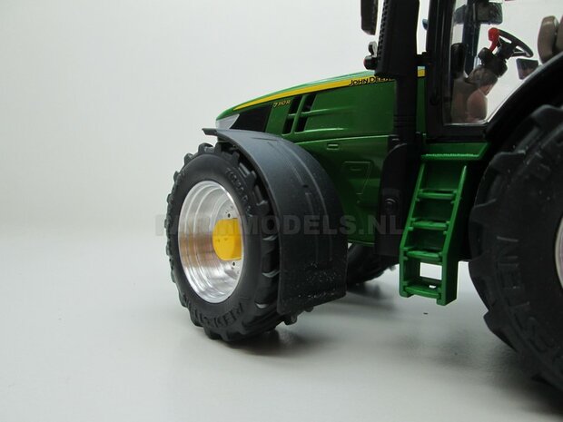 JD 7310 Aluminium vooras velgen + brede hoge &Oslash; 54.5 x 23.5 mm Vredestein Traxion banden John Deere Wiking, 1:32 