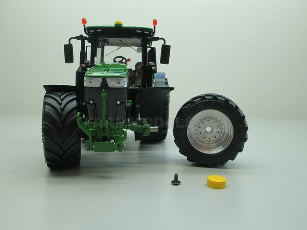 JD 7310 Aluminium vooras velgen + brede hoge &Oslash; 54.5 x 23.5 mm Vredestein Traxion banden John Deere Wiking, 1:32 