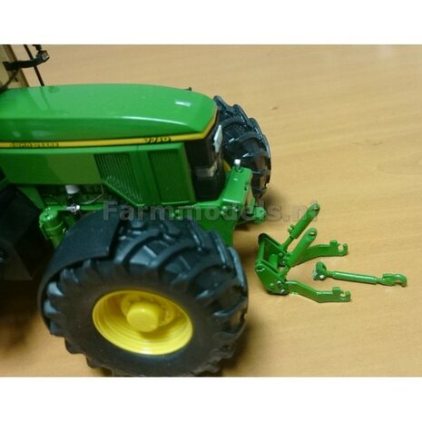 Fronthef Delen John Deere 7710 Schuco, gespoten in Artisan JD groen  BOUWKIT  1:32   04130                                           