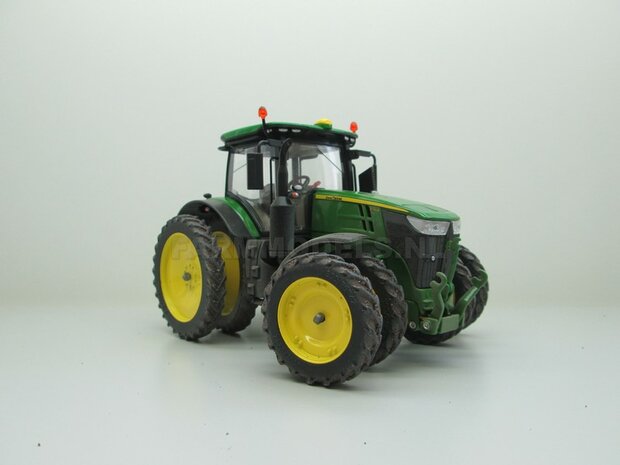 EXAMPLE PICTURE  John Deere 7310 op 8 Rijen Cultuurwielen - Rondom Demontabel dubbellucht Rijencultuur met dust look 1:32   