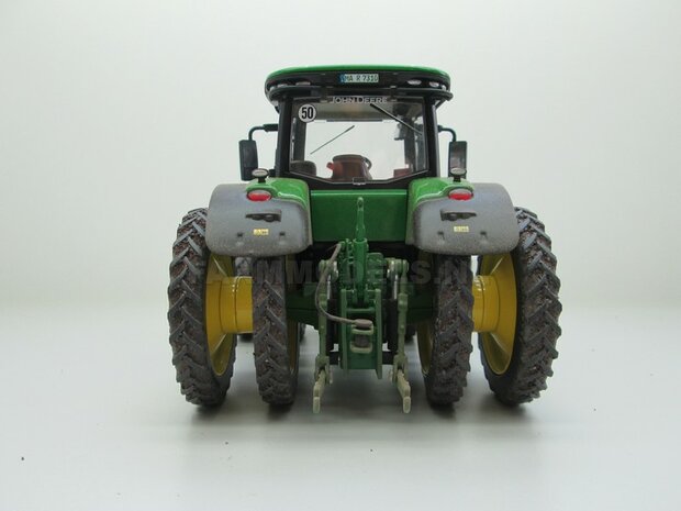 EXAMPLE PICTURE  John Deere 7310 op 8 Rijen Cultuurwielen - Rondom Demontabel dubbellucht Rijencultuur met dust look 1:32   