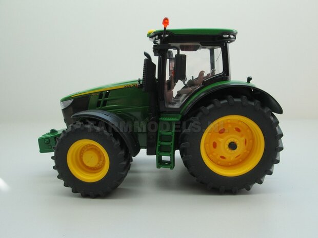 2x Wielkom t.b.v. John Deere 7310 Wiking, geleverd incl. steekas uiteinde, John Deere geel &Oslash; 33.5 mm, kunststof geel geprint 1:32    