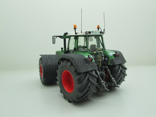 Fendt 926 Vario G1, Extra Brede banden + spatborden + trekhaak + Zwaailampen + Antennes- 1:32 WeiseToys Handmatig verbouwd / Manually rebuilt