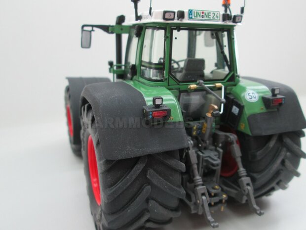 Fendt 926 Vario G1, Extra Brede banden + spatborden + trekhaak + Zwaailampen + Antennes- 1:32 WeiseToys Handmatig verbouwd / Manually rebuilt