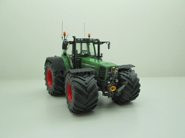 Fendt 926 Vario G1, Extra Brede banden + spatborden + trekhaak + Zwaailampen + Antennes- 1:32 WeiseToys Handmatig verbouwd / Manually rebuilt