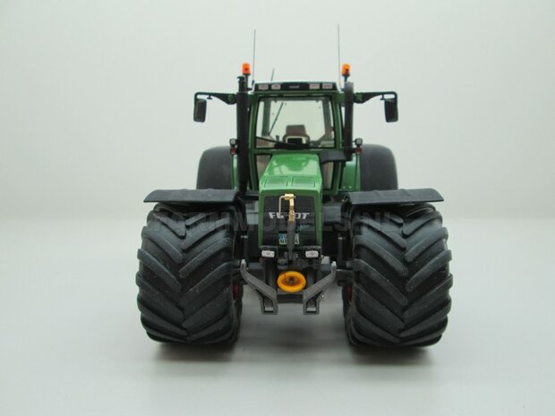 Fendt 926 Vario G1, Extra Brede banden + spatborden + trekhaak + Zwaailampen + Antennes- 1:32 WeiseToys Handmatig verbouwd / Manually rebuilt