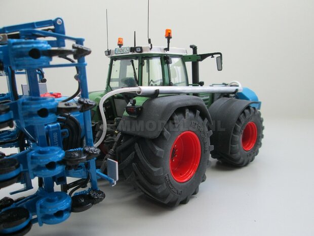 Fendt 926 Vario G1, Extra Brede banden + spatborden + trekhaak + Zwaailampen + Antennes- 1:32 WeiseToys Handmatig verbouwd / Manually rebuilt