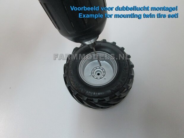 Vredestein Traxion XXL 800/70R38, New Holland Wit achteras velgen + banden &Oslash; 64.9 mm, 1:32, Universele set