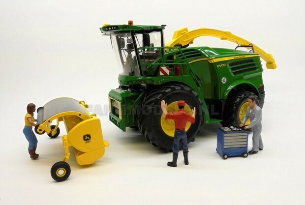 Alu. vooras velgen JD + brede &Oslash; 68.5mm Vredestein Traxion banden t.b.v. John Deere 8500i hakselaar, 1:32            